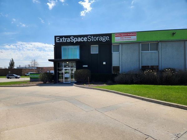 Extra Space Storage facility at 426 S Westgate St - Addison, IL