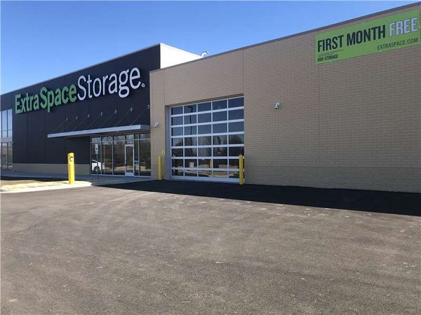 Extra Space Storage facility at 2100 Essington Rd - Joliet, IL