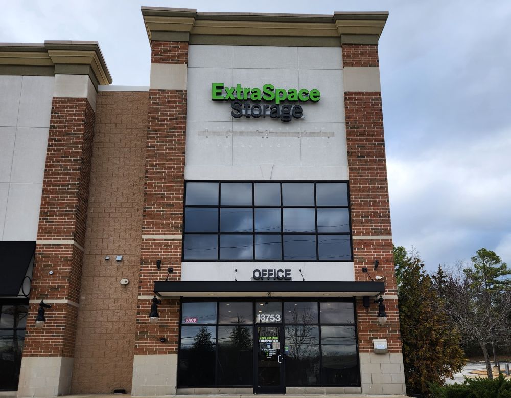 Extra Space Storage in Manchester, MO  13753 Manchester Rd