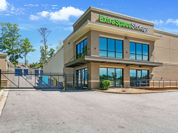 Extra Space Storage facility at 6434 Covington Hwy - Lithonia, GA