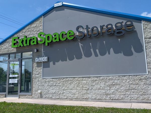 Extra Space Storage facility at 416 W Walnut St - North Vernon, IN