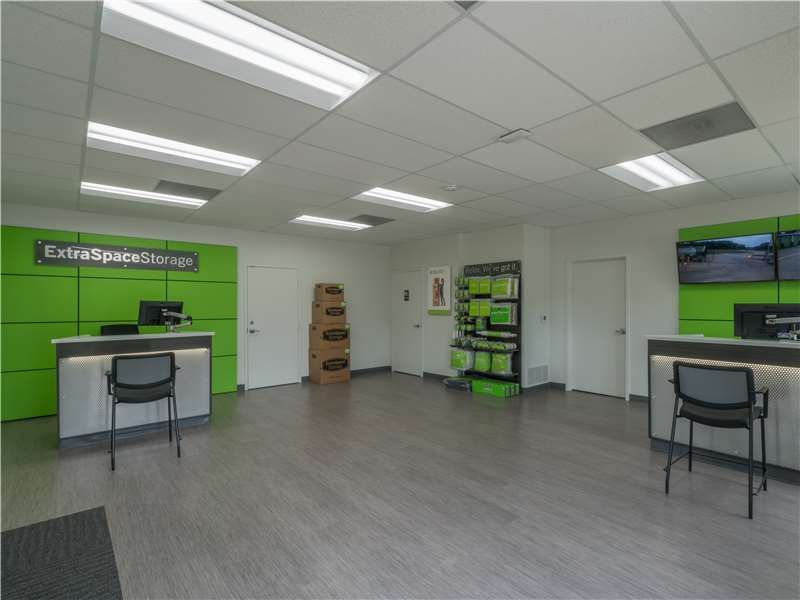 25×10 Garage in Euless, TX 701 E Mid Cities Blvd Euless, Texas 3