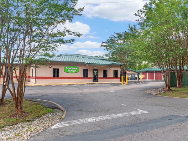 Extra Space Storage facility at 13104 Mountain Rd - Glen Allen, VA