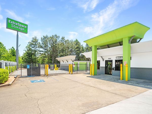 Extra Space Storage facility at 3585 Hutchinson Rd - Cumming, GA