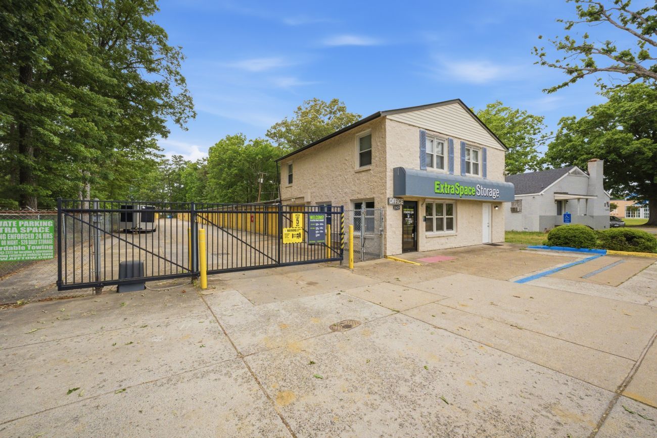 10×20 Garage in Newport News, VA 10429 Jefferson Ave Newport News, Virginia