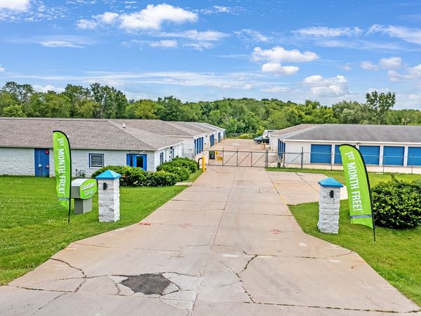 Extra Space Storage facility at 17505 W Liberty Ln - New Berlin, WI