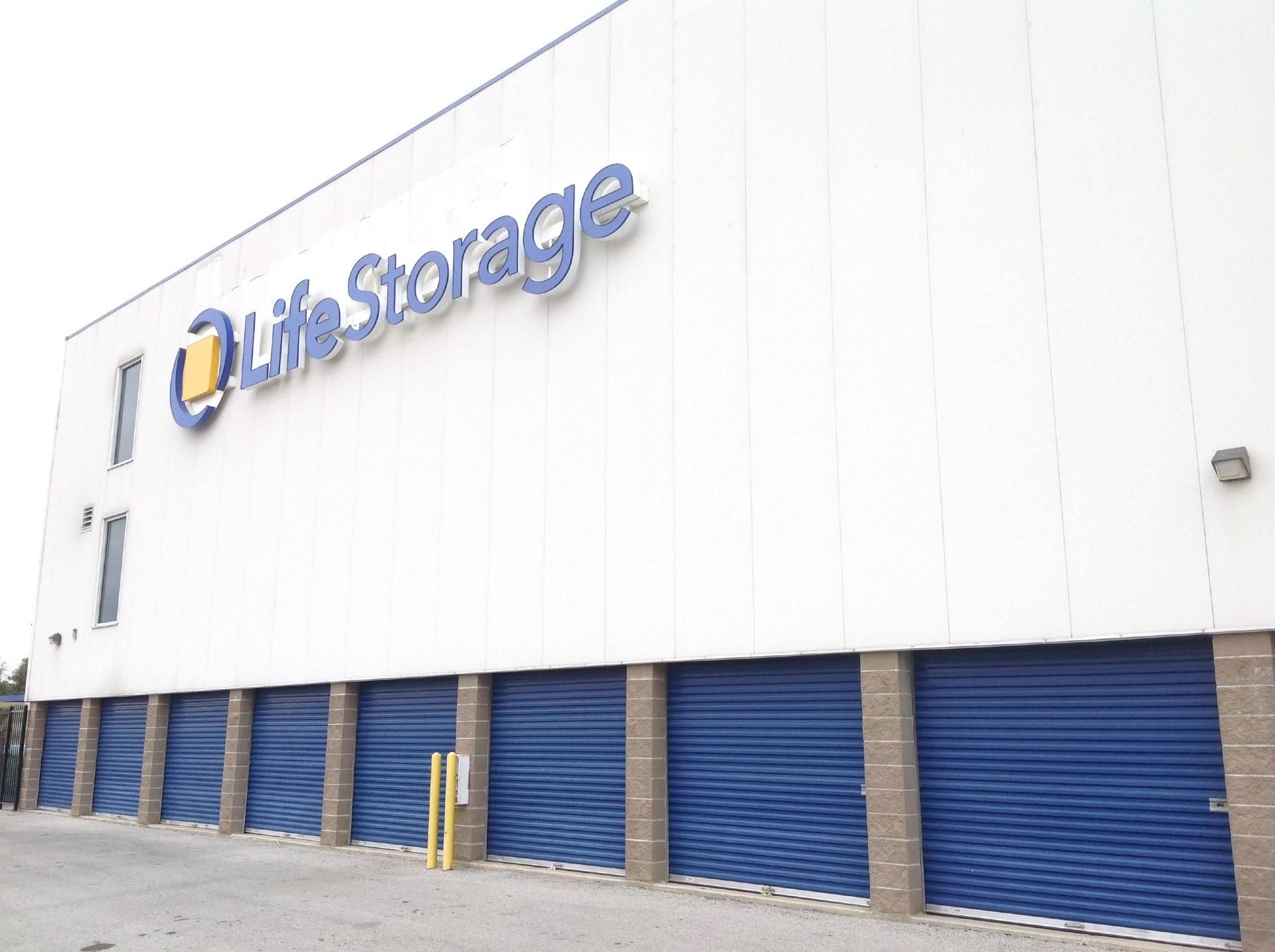 Extra Space Storage  16939 Nacogdoches Rd in San Antonio, TX