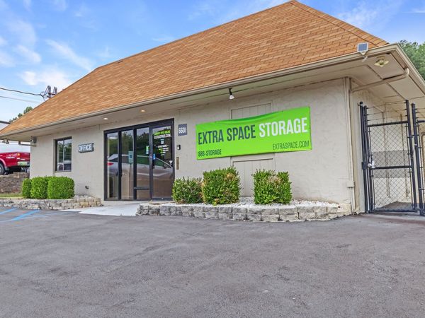 Extra Space Storage facility at 6601 Lee Hwy - Chattanooga, TN