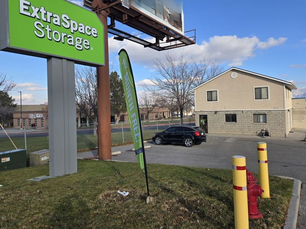 Extra Space Storage facility at 4571 S 5600 W - West Valley City, UT
