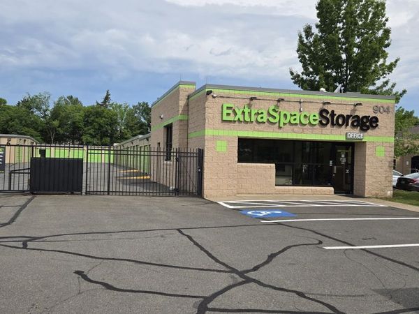Extra Space Storage facility at 904 Trailview Blvd SE - Leesburg, VA