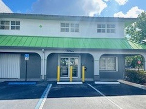 Extra Space Storage facility at 3001 N Dixie Hwy - Oakland Park, FL