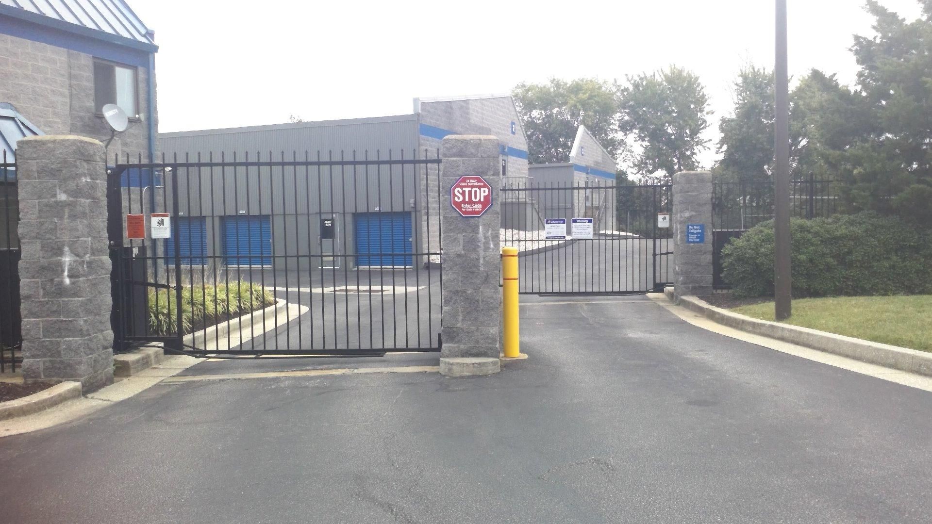 10×15 Self Storage Unit in Dundalk, MD 1100 North Point Rd Dundalk, Maryland 2