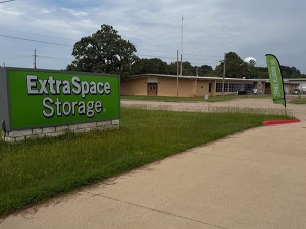 Extra Space Storage facility at 9120 Holmes Ln - Texarkana, TX