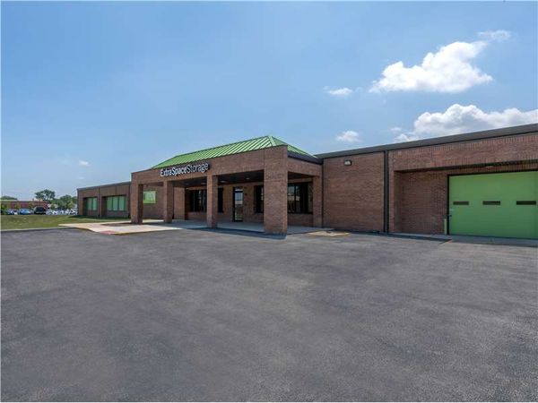 Extra Space Storage facility at 160 W Industrial Dr - Elmhurst, IL