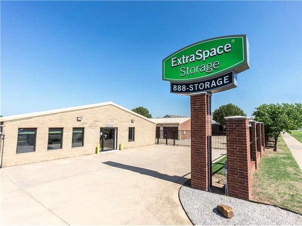 Extra Space Storage facility at 2100 24th Ave SE - Norman, OK