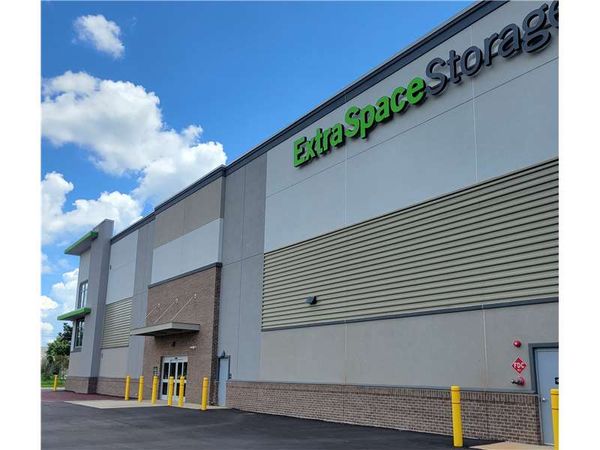 Extra Space Storage facility at 3679 Airport Blvd - Mobile, AL
