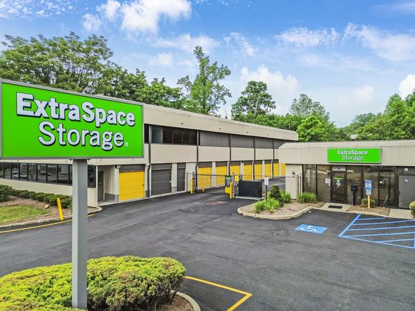 Extra Space Storage facility at 211 Route 17 - Upper Saddle River, NJ