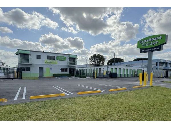 Extra Space Storage facility at 5055 NW 77th Ave - Miami, FL