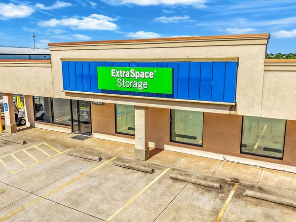 Extra Space Storage facility at 14333 N Santa Fe Ave - Edmond, OK