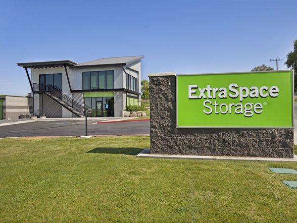 Extra Space Storage facility at 2575 N Fort Ln - Layton, UT