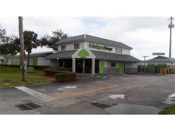 Extra Space Storage facility at 20625 NE 16th Ave - Miami, FL