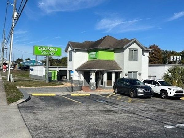 Extra Space Storage facility at 10833 Seminole Blvd - Seminole, FL