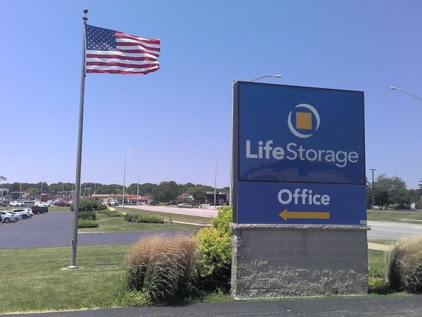 Extra Space Storage facility at 2625 E Main St - St Charles, IL