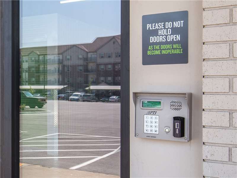 5×5 Self Storage Unit in Kansas City, MO 5415 NE Antioch Rd Kansas City, Missouri 2