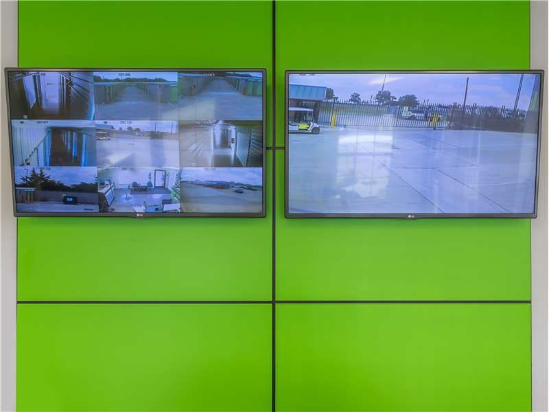 Extra Space Storage  39050 Lyndon B Johnson Fwy in Dallas, TX