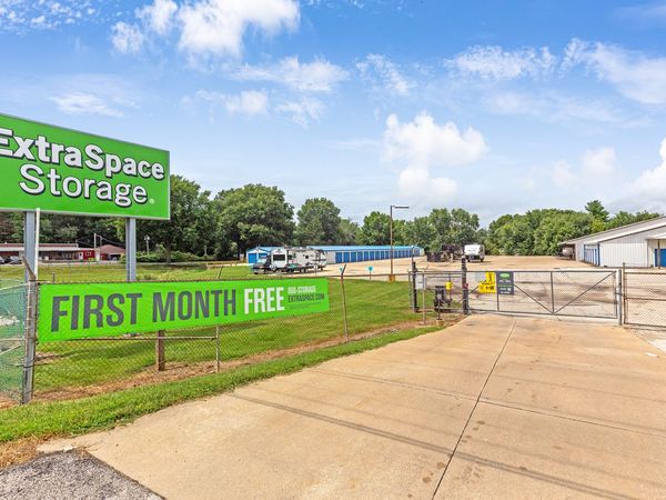 Extra Space Storage facility at 1102 E Morton Ave - Jacksonville, IL