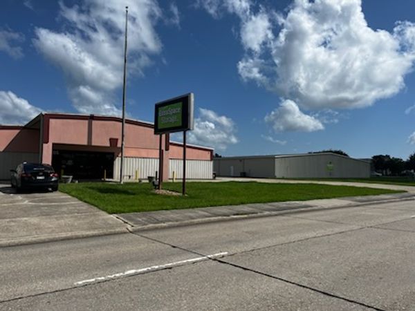 Extra Space Storage facility at 405 Jefferson Ter - New Iberia, LA