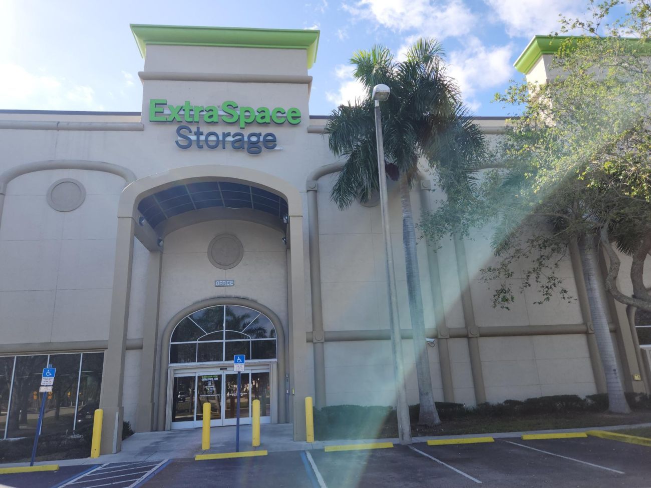 Extra Space Storage in Fort Lauderdale, FL  747 NE 3rd Ave