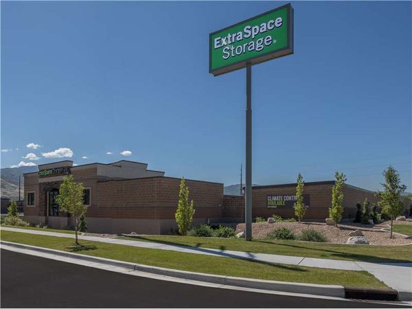 Extra Space Storage facility at 1155 W 200 N - Centerville, UT