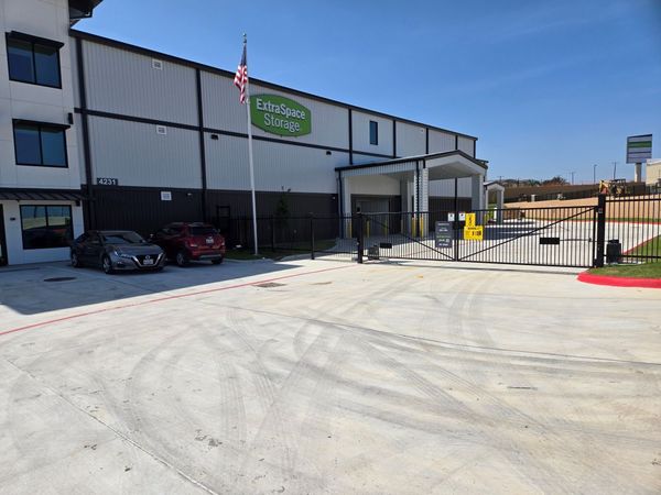 Extra Space Storage facility at 4231 E Loop 1604 N - Converse, TX