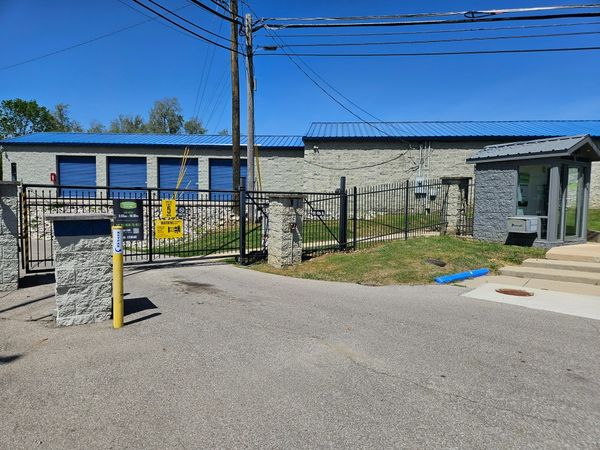 Extra Space Storage facility at 170 15th St - Columbus, IN