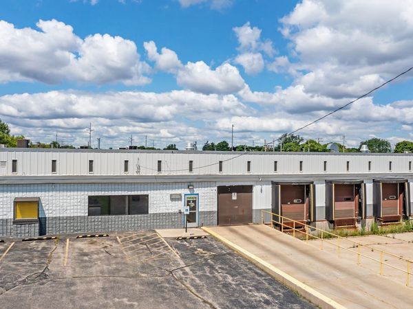 Extra Space Storage facility at 4565 N Green Bay Ave - Milwaukee, WI