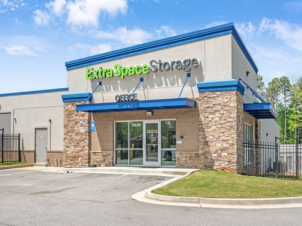 Extra Space Storage facility at 5636 Redan Rd - Stone Mountain, GA