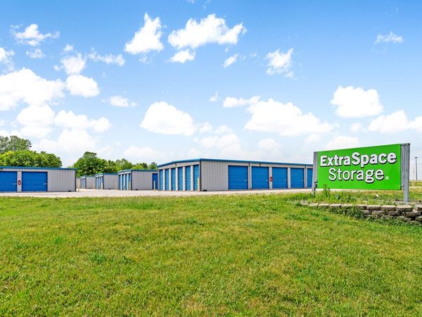 Extra Space Storage facility at 2717 N Main St - Normal, IL