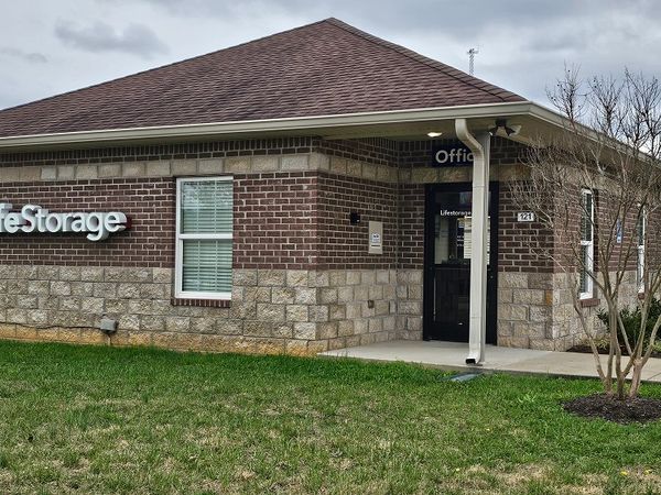 Extra Space Storage facility at 451 N Sage Rd - White House, TN