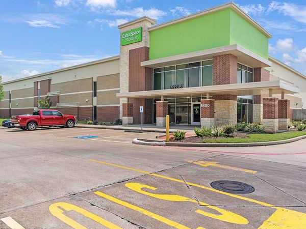 Extra Space Storage facility at 6400 Highway 6 - Missouri City, TX