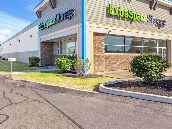Extra Space Storage facility at 2590 Military Rd - Niagara Falls, NY