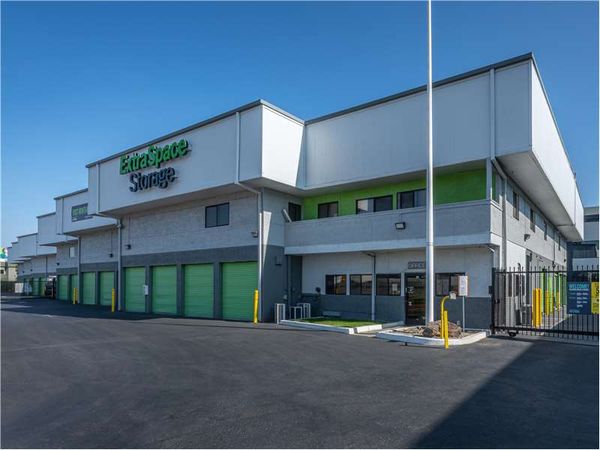 Extra Space Storage facility at 1775 Laurelwood Rd - Santa Clara, CA