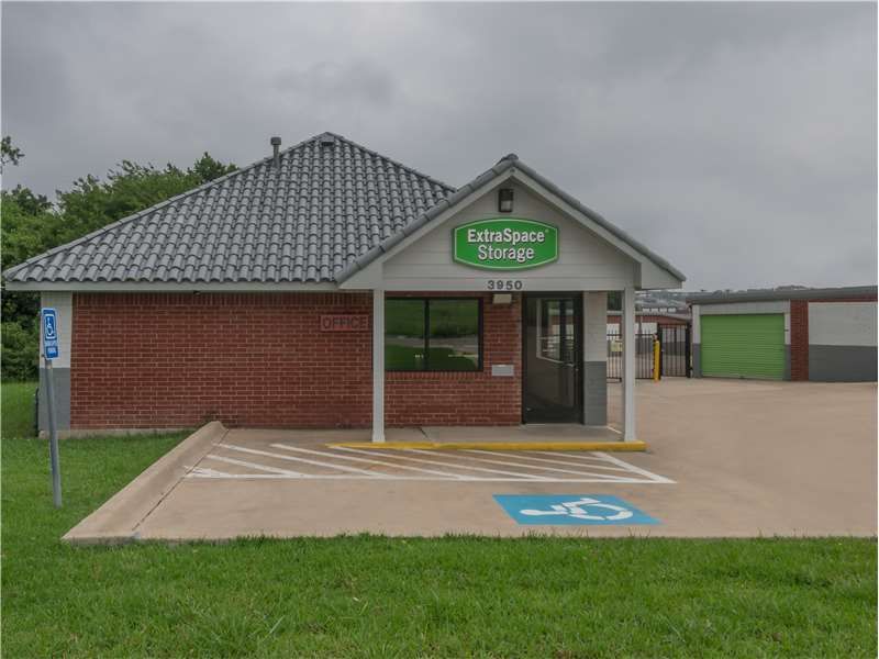 Extra Space Storage  3950 Gus Thomasson Rd in Mesquite, TX