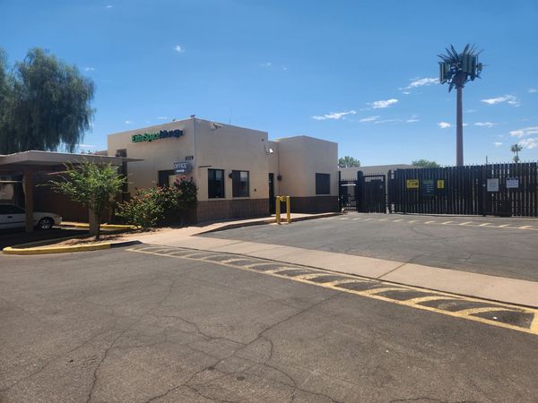 Extra Space Storage facility at 1019 E Broadway Rd - Tempe, AZ