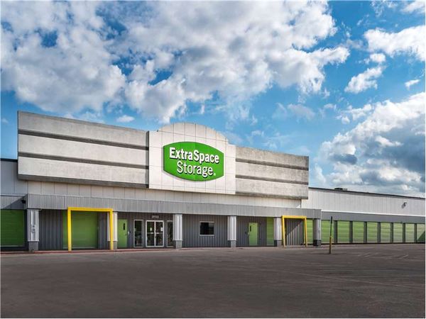 Extra Space Storage facility at 1402 Spencer Hwy - South Houston, TX