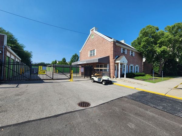 Extra Space Storage facility at 851 W Henderson Rd - Columbus, OH