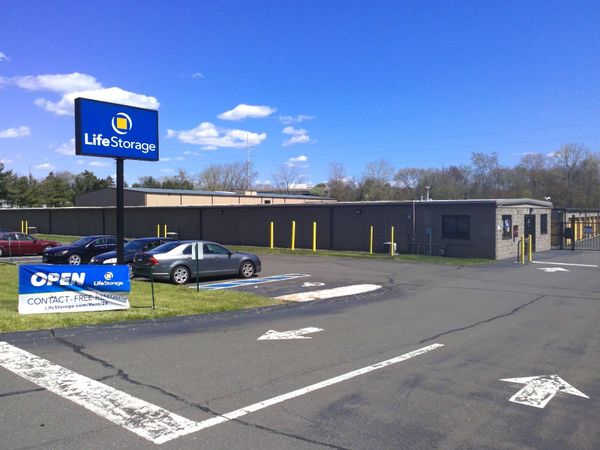 Life Storage facility on 30 Stillman Rd - North Haven, CT