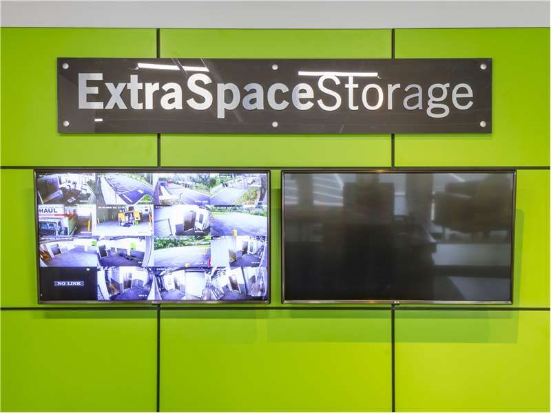 Extra Space Storage  8130 Oak St in Manassas, VA