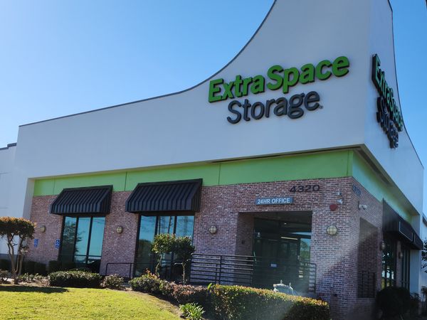 Extra Space Storage facility at 4320 W 190th St - Torrance, CA