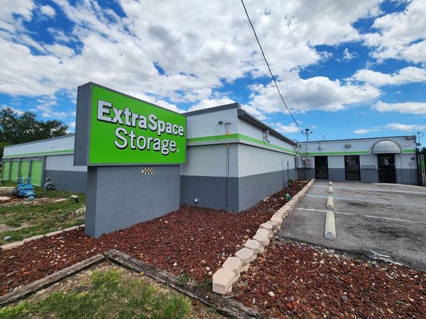 Extra Space Storage facility at 3000 W Columbus Dr - Tampa, FL